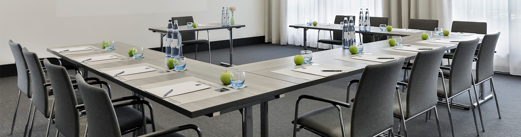 Mitten im Herzen von Dresden erwartet Sie das moderne Dorint Hotel – der perfekte Ausgangspunkt, um die faszinierende Kulturstadt zu entdecken. Dank zentraler Lage, hervorragender Anbindung und stilvoller Zimmer genießen Sie höchsten Komfort für Ihren Aufenthalt.